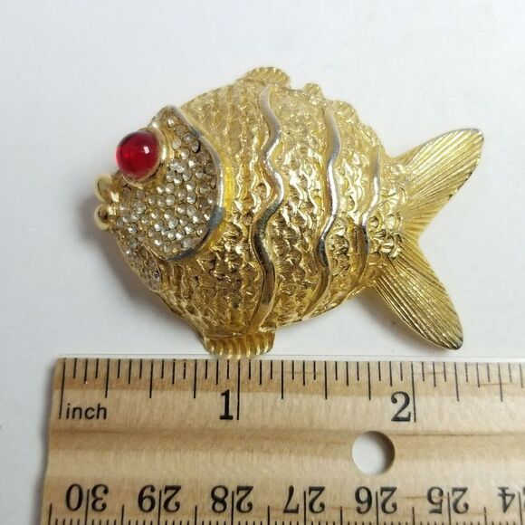 Vintage Large Fish Brooch, Gold Tone Red Rhinestone Eye, Retro Lapel Pin, Estate - Picture 5 of 7
